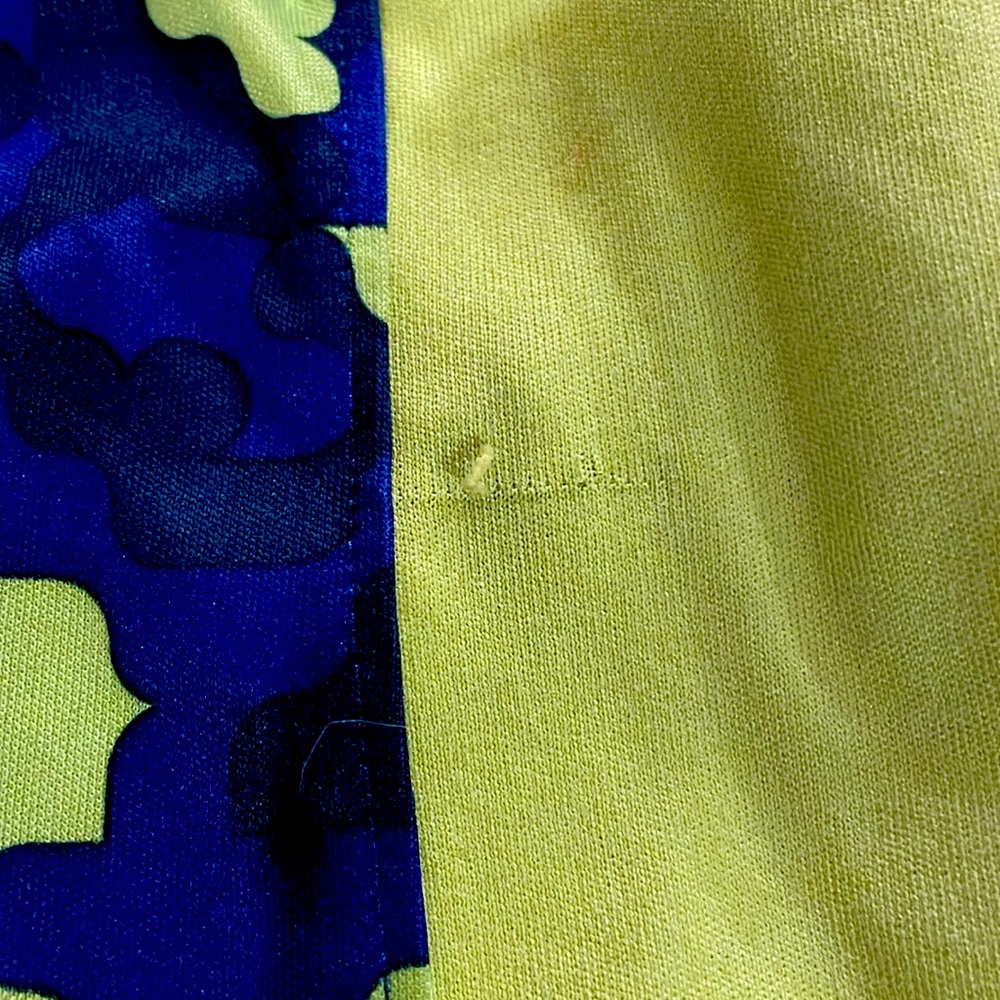 Boys Under Armour “Shark” Shirt & Short Set Size Youth Medium - Picture 4 of 4